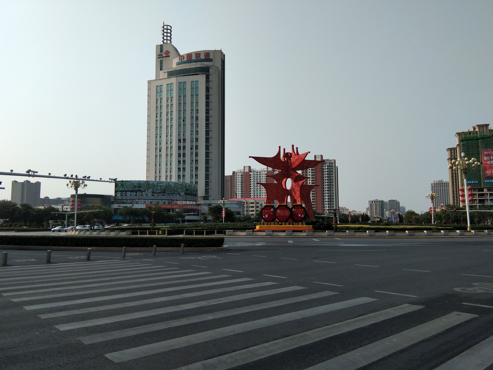 7月1日交通早晚高峰期间商丘市交通基本建设质量检测站党员志愿者统一